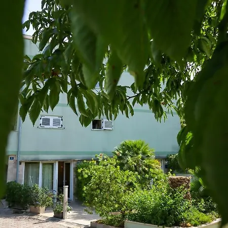 شقة Okuka سبليت