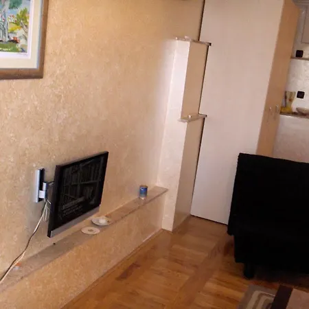 Okuka Apartment Split